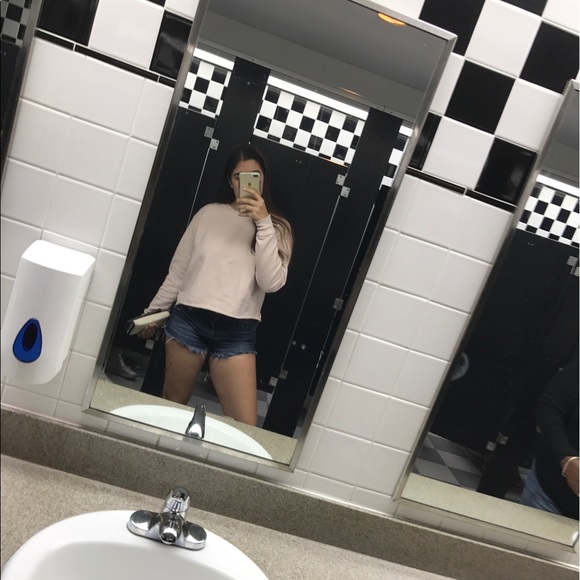 Meet your Posher, Alyssa - Picture 1 of 1