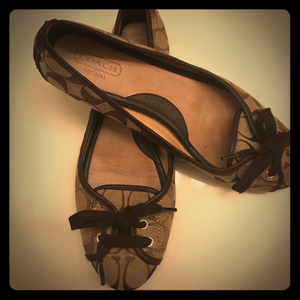 Coach Janelle Flats
