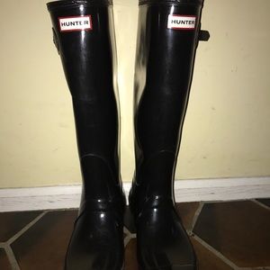 Size 9 gloss black hunter boots