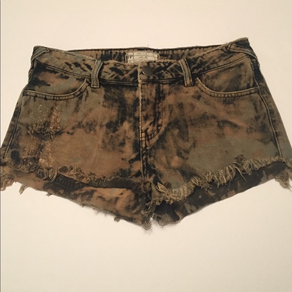Free People Pants - Free People Camo Distressed/Frayed Shorts Size 25