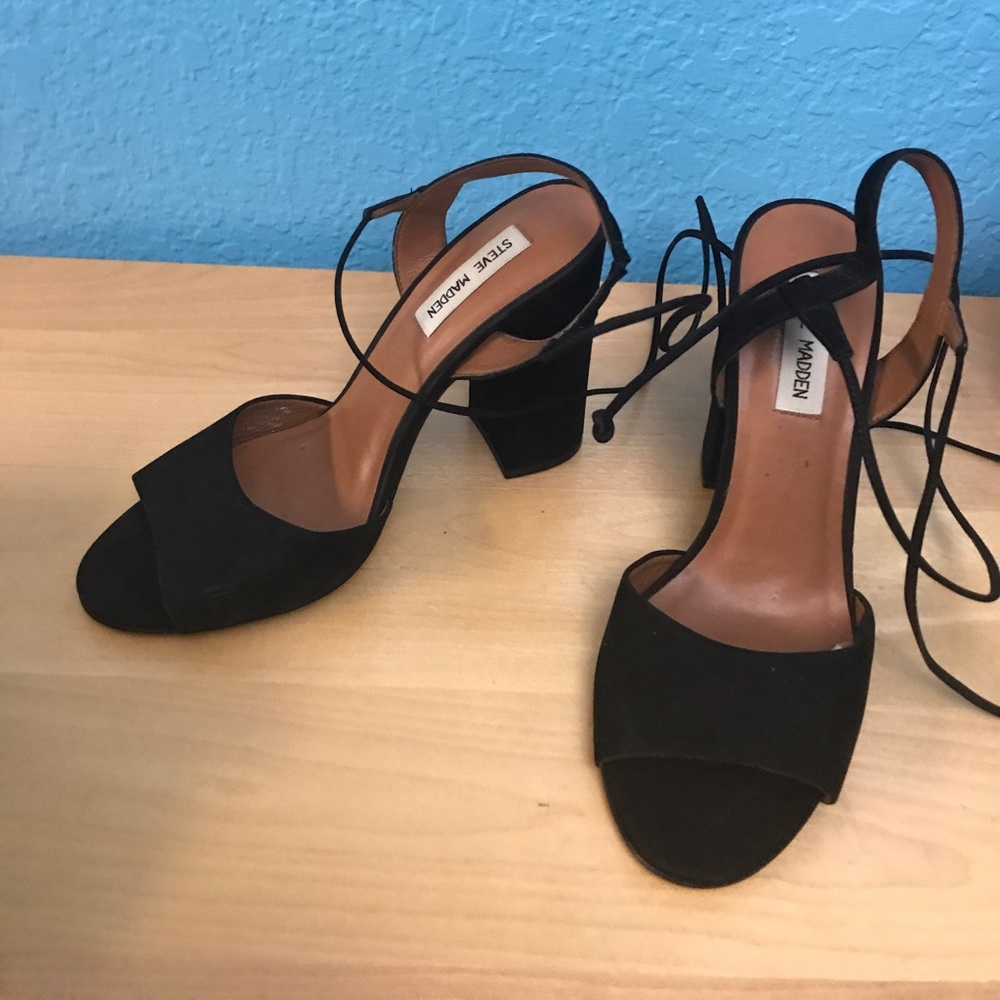Black Steven Madden large heel, lace up