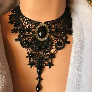 Lacy Black Chocker.