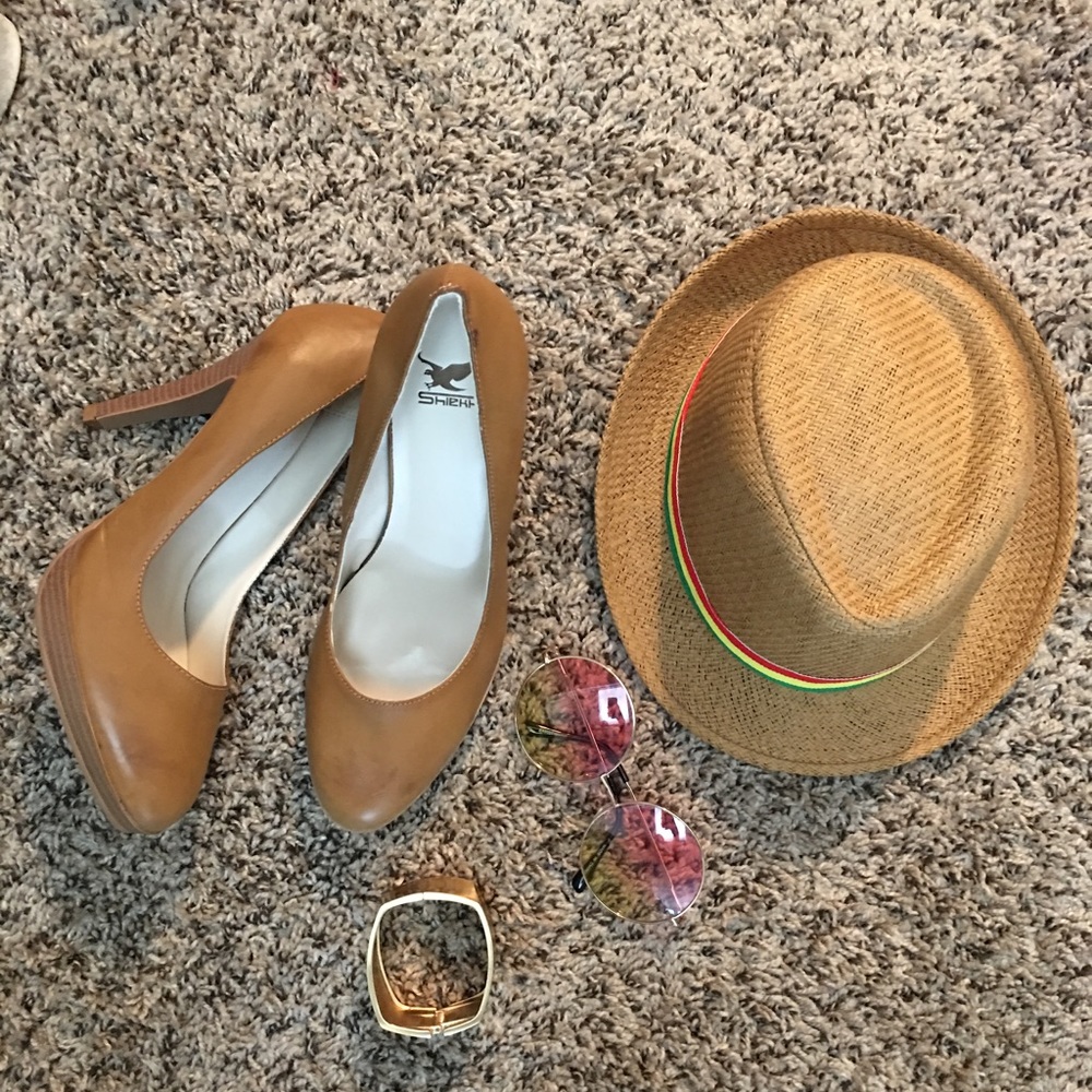 Tan pumps 👠