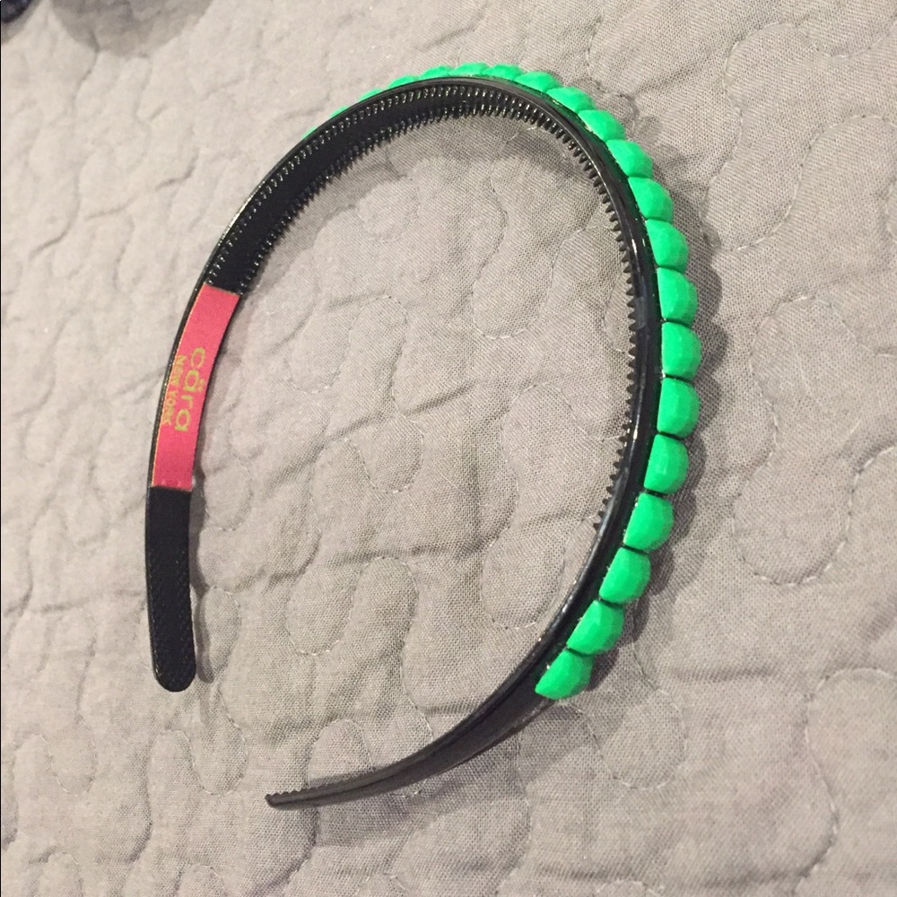 A green beaded headband in mint condition!