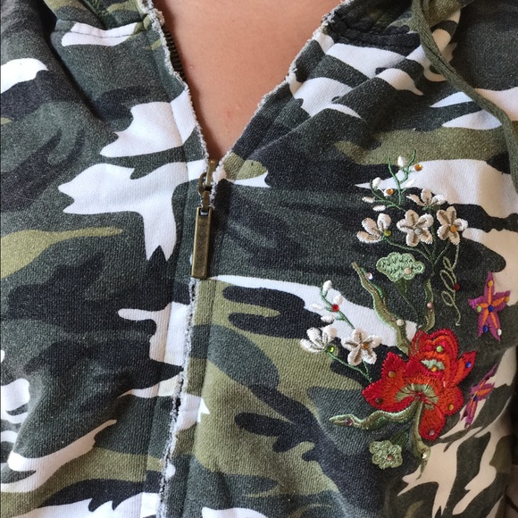 Romeo and Juliet Couture camo embroidered jacket - Picture 1 of 3