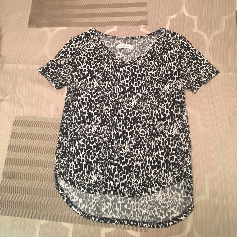 Black and white Leopard print T-shirt