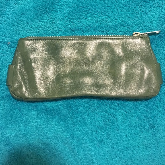 Clutch - Picture 2 of 3