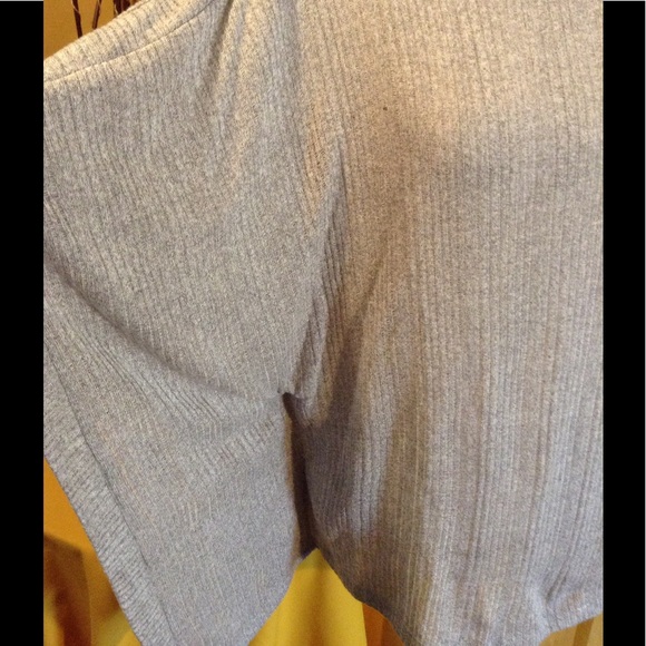 ⬇️ GREY BATWING SWEATER - Picture 3 of 7