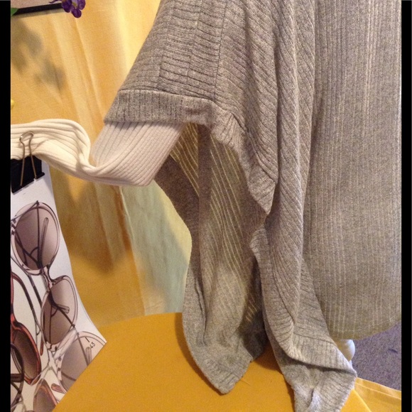 ⬇️ GREY BATWING SWEATER - Picture 6 of 7