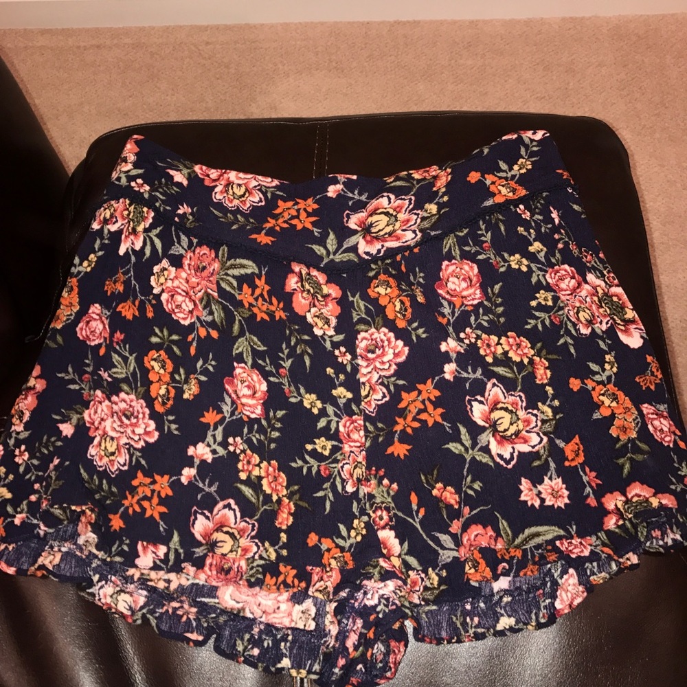 American Eagle soft ruffle shorts