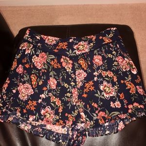 American Eagle soft ruffle shorts
