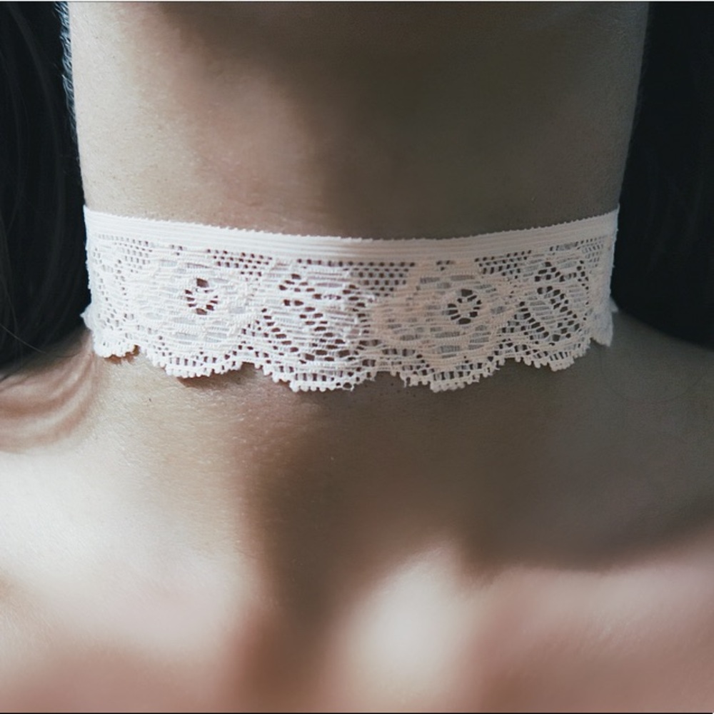 Light Pink Elastic Lace Choker - Picture 2 of 3