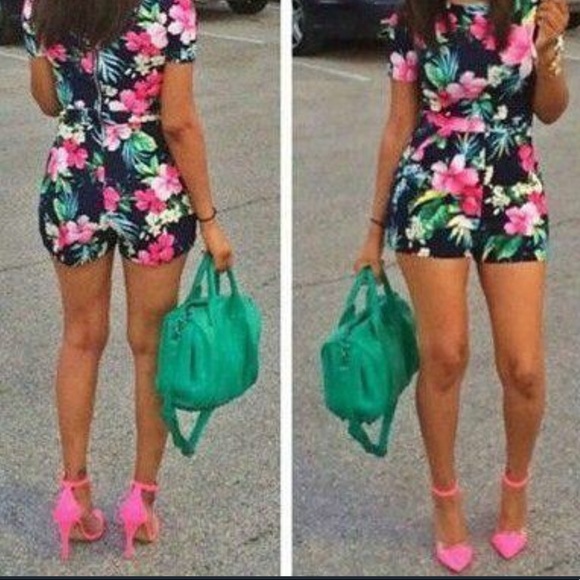 🌸Floral Romper🌸 - Picture 2 of 2