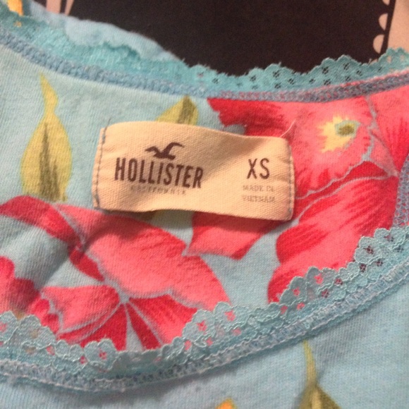 Hollister Tank🌺 - Picture 2 of 3