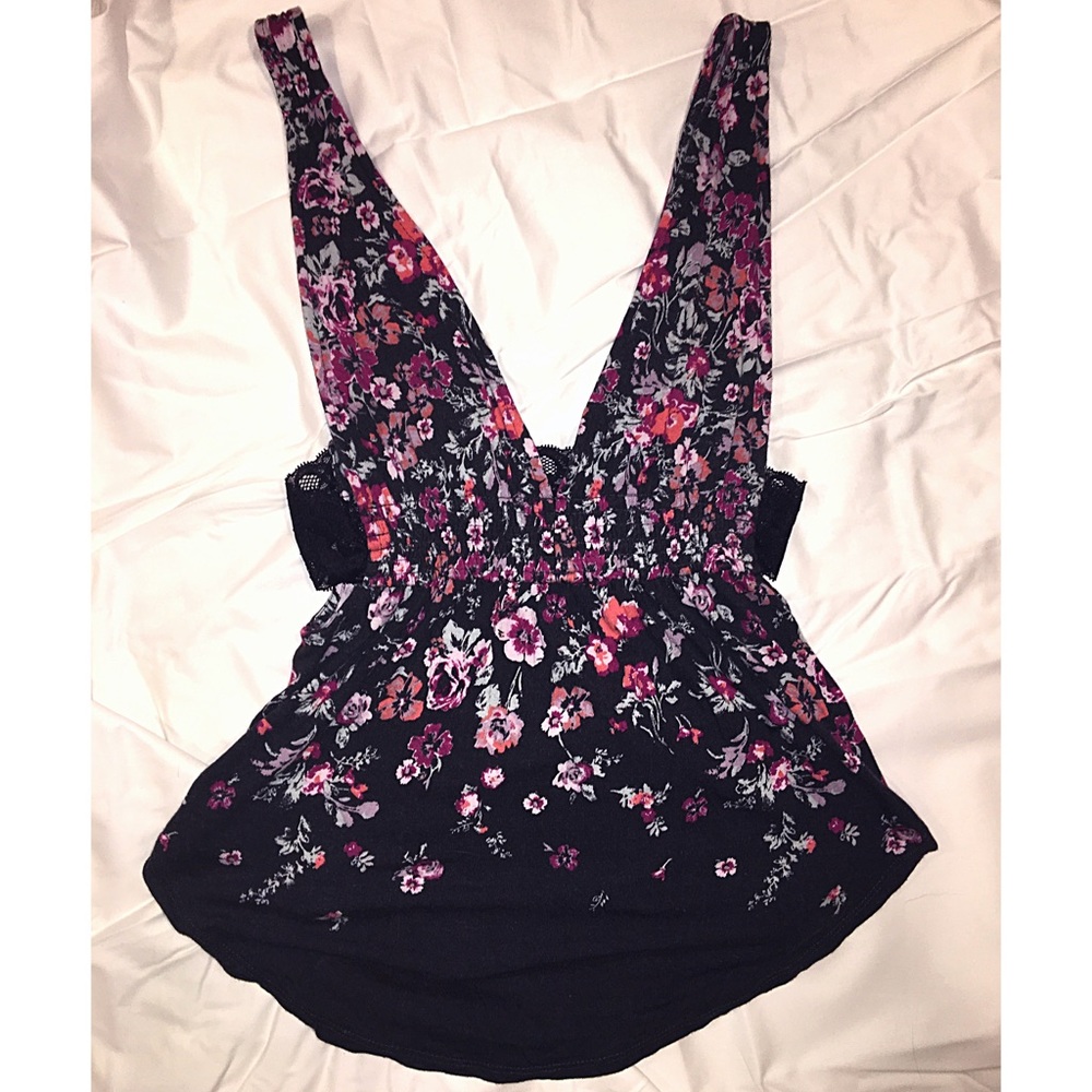 Deep V cutout tank
