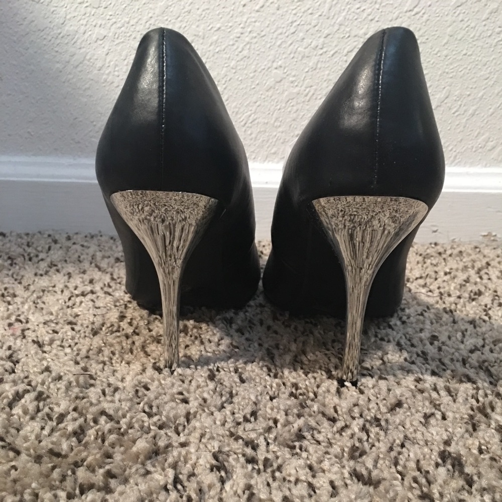 NWT Chrome kitten heels 👠