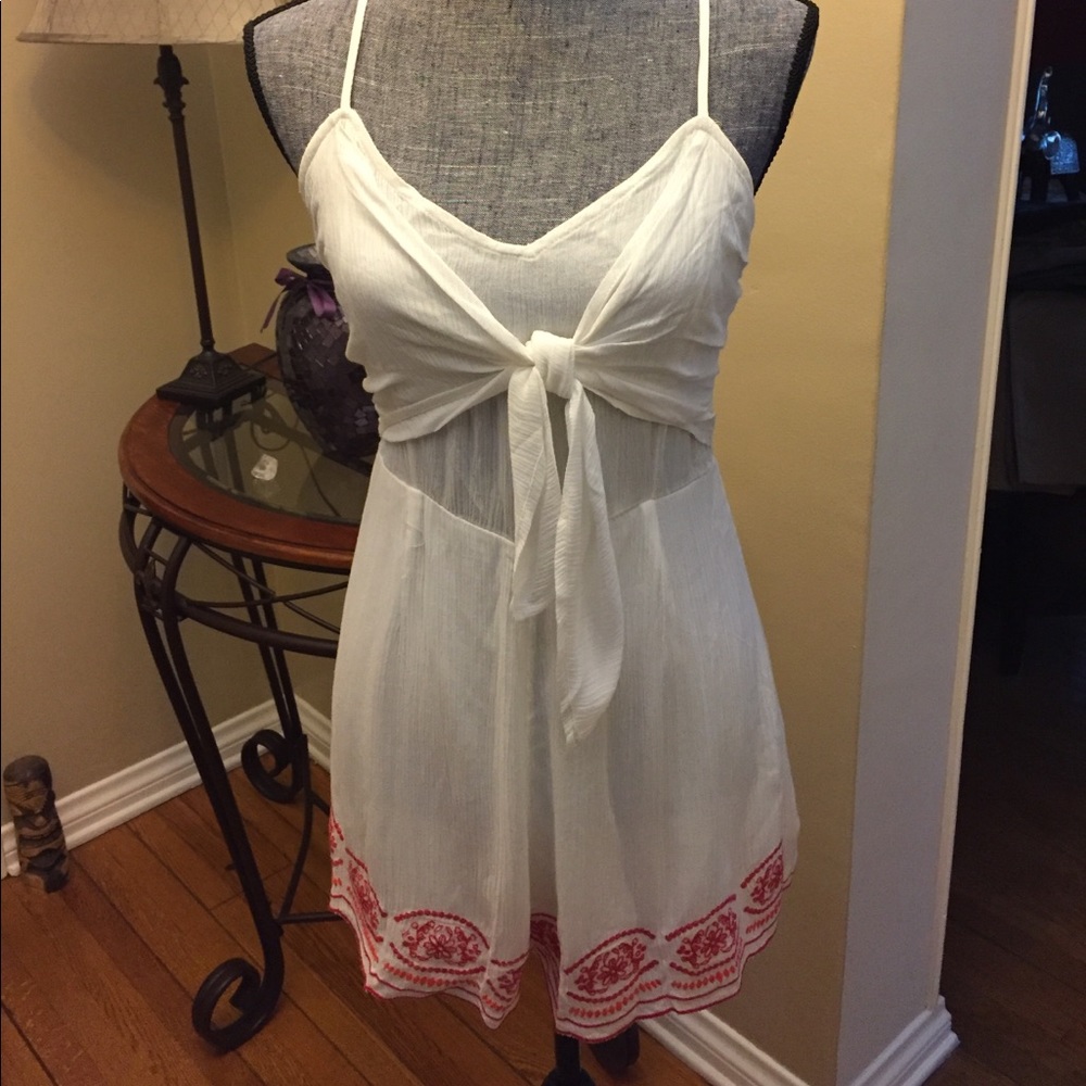 Embroidered Bottom Romper bottom part has liner size Med