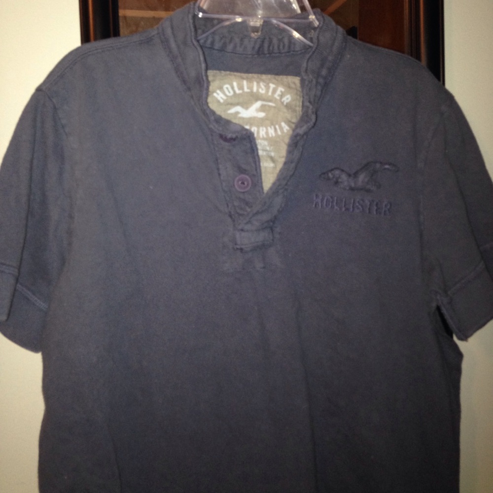Hollister button tee