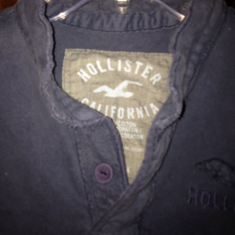 Hollister button tee - Picture 2 of 3