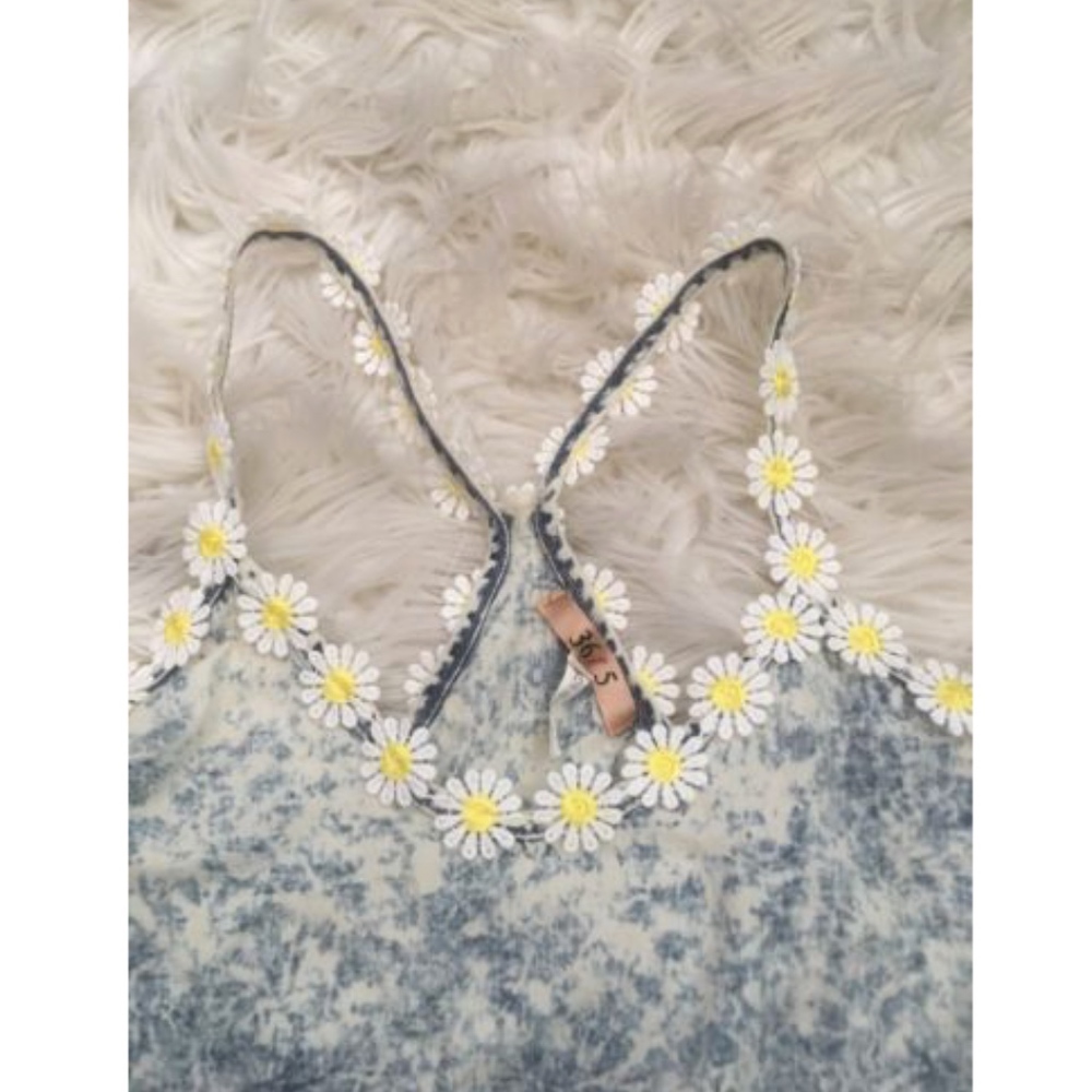 Blue Acid Wash Daisy Racerback Cropped Top - Picture 5 of 6