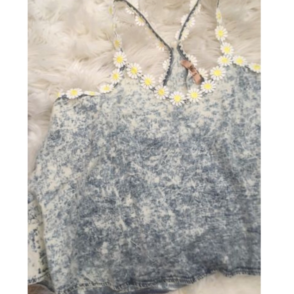 Blue Acid Wash Daisy Racerback Cropped Top - Picture 4 of 6
