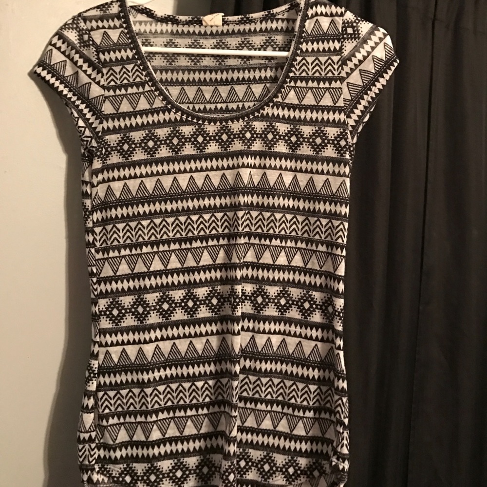 Black & white tribal pattern Tshirt