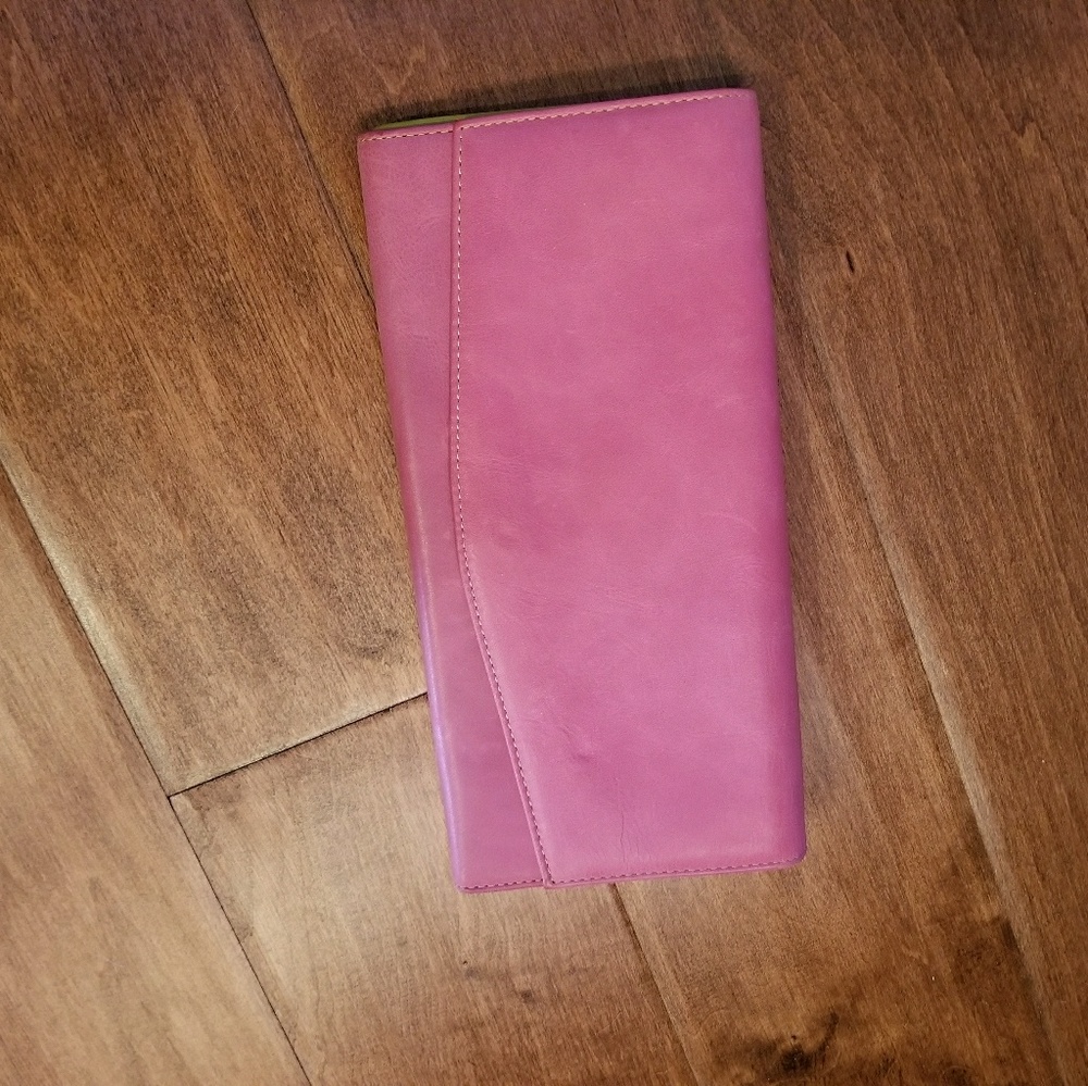 Esse pink leather clutch