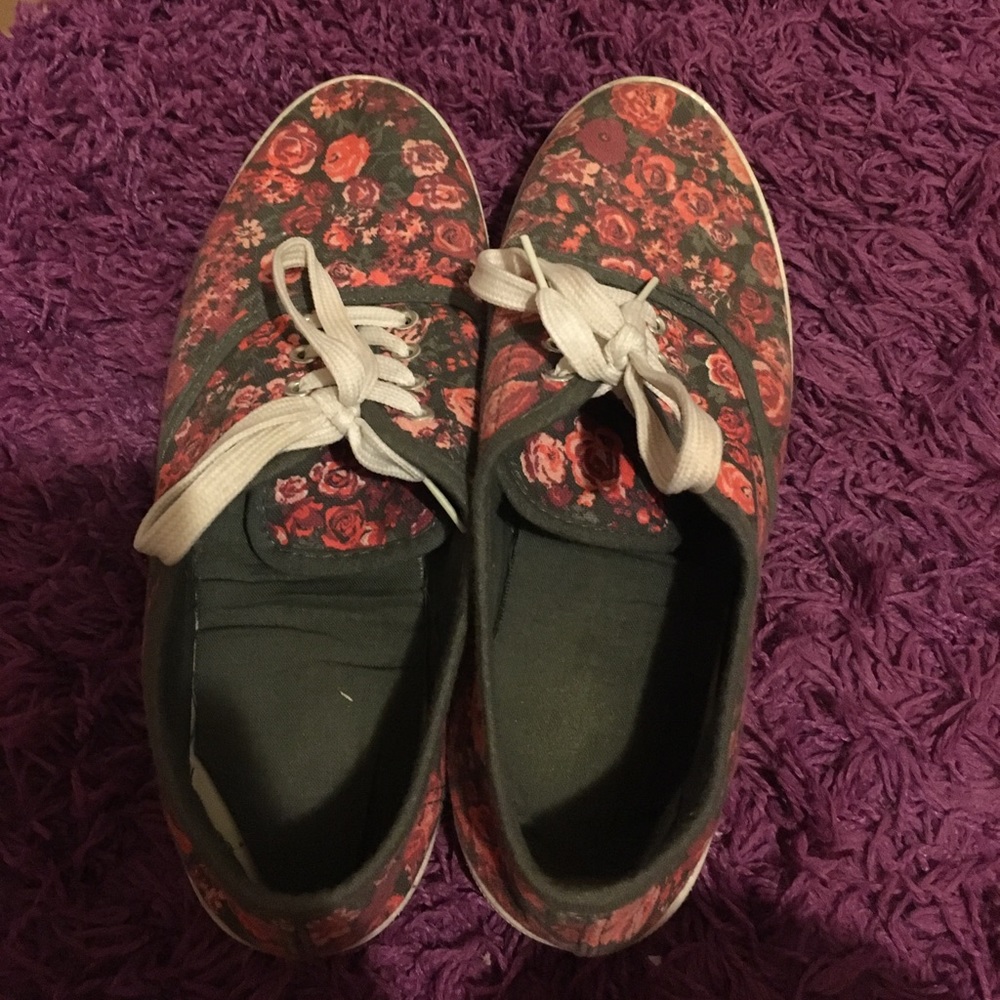 Floral canvas shoes, Women's size 9