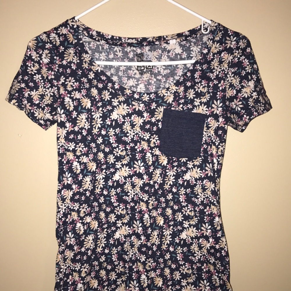 Short sleeve floral pocket tee