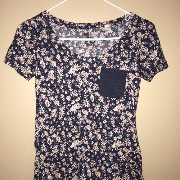 Short sleeve floral pocket tee - Picture 1 of 2