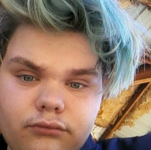 Meet your Posher, Derek