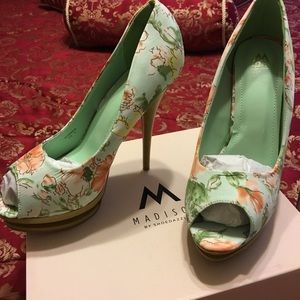 Beautiful design canvas peep toe heels