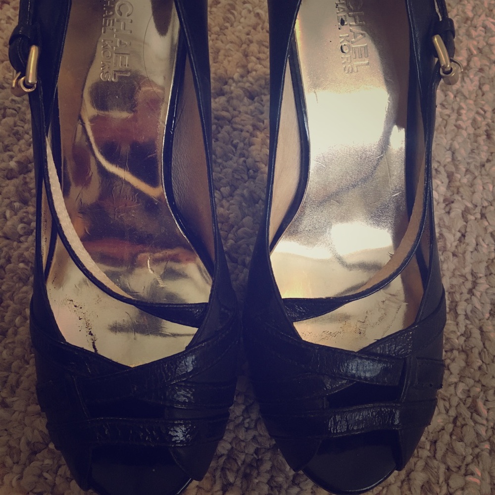 Michael Kors black leather pumps