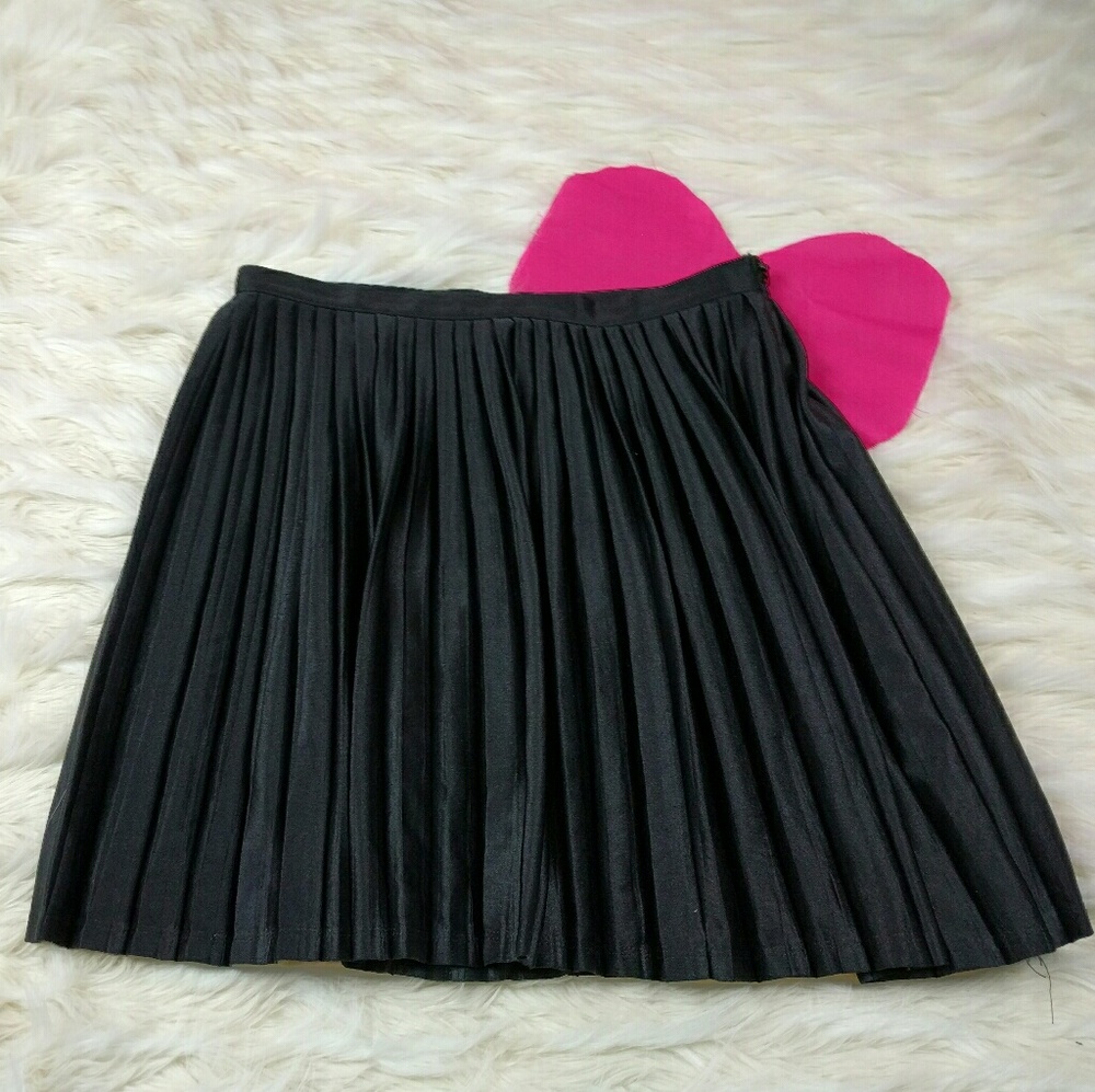 @ Crave Fame size 9 pleated black skirt Skater