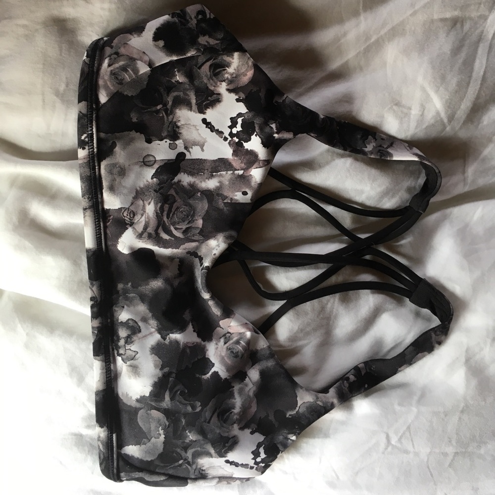 Lululemon size 6 sports bra