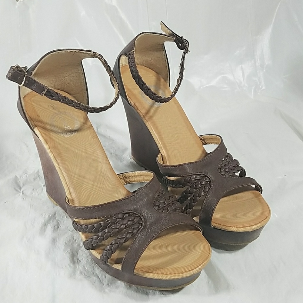 Size 9 One brand shoes women's high
