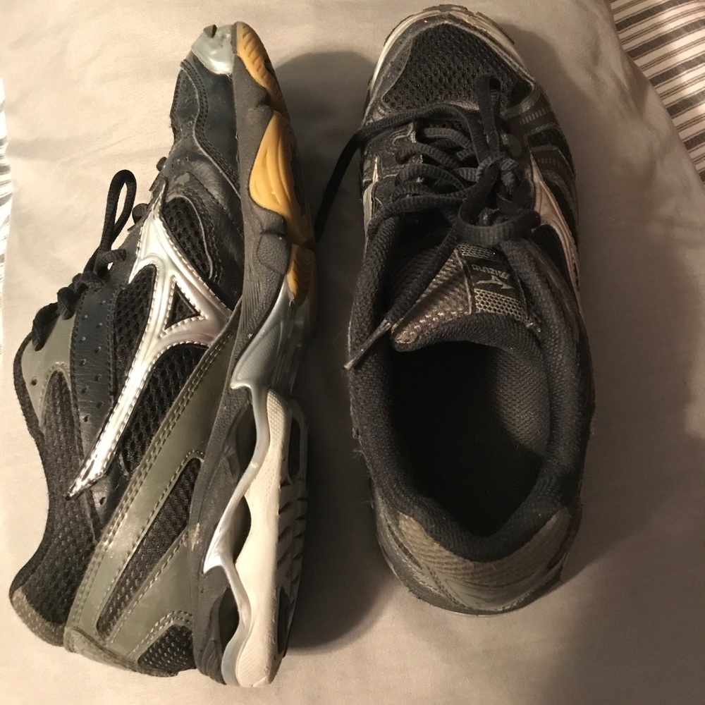 MIZUNO black Athletic Shoes