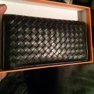 BOTTEGA VENETA 2017 FALL LINE CONTINENTAL WALLET.