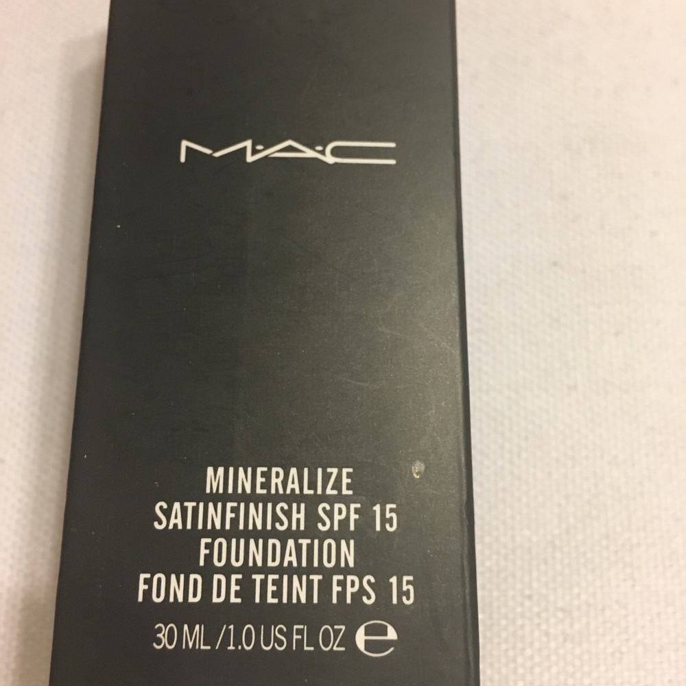 MAC NC40 foundation