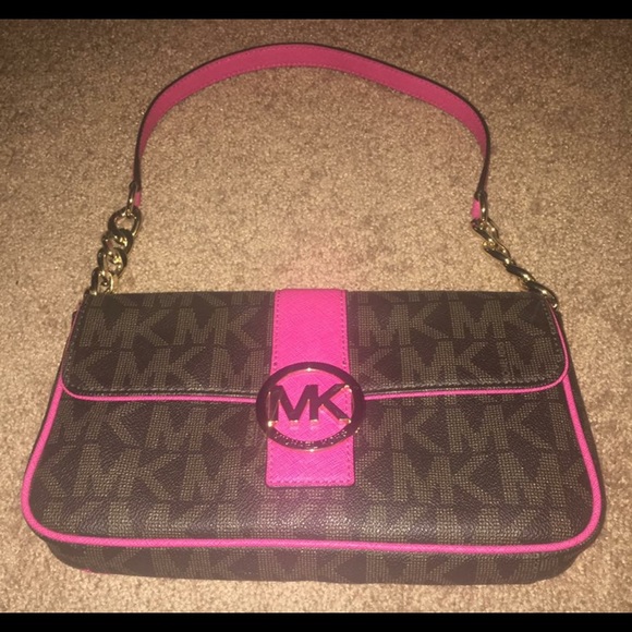 Authentic Michael Kors Fulton handbag. - Picture 1 of 5