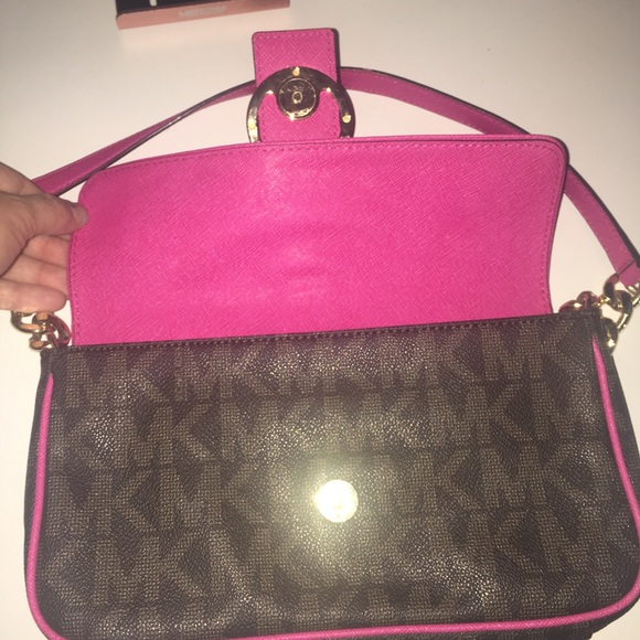 Authentic Michael Kors Fulton handbag. - Picture 4 of 5