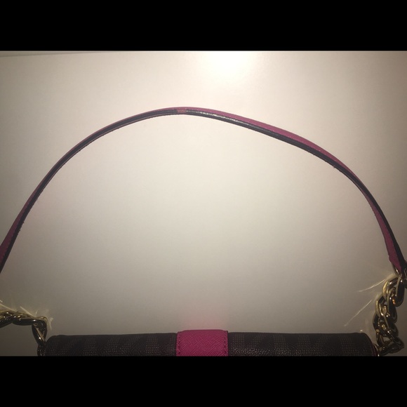 Authentic Michael Kors Fulton handbag. - Picture 5 of 5