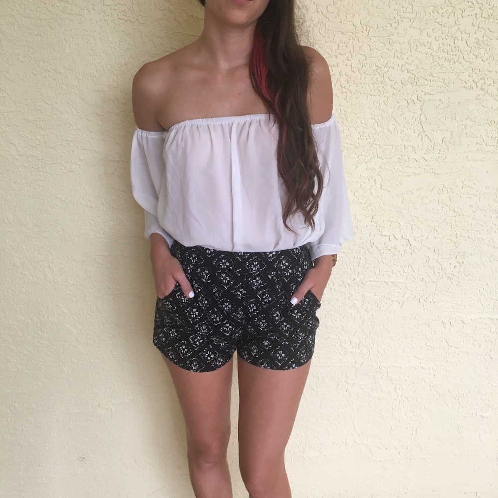 Loose high-waisted shorts