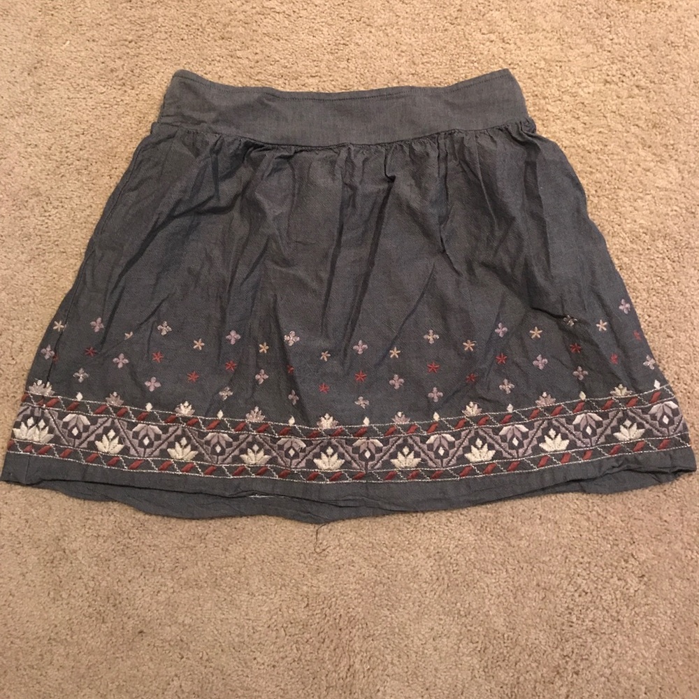Grey embroidered skirt