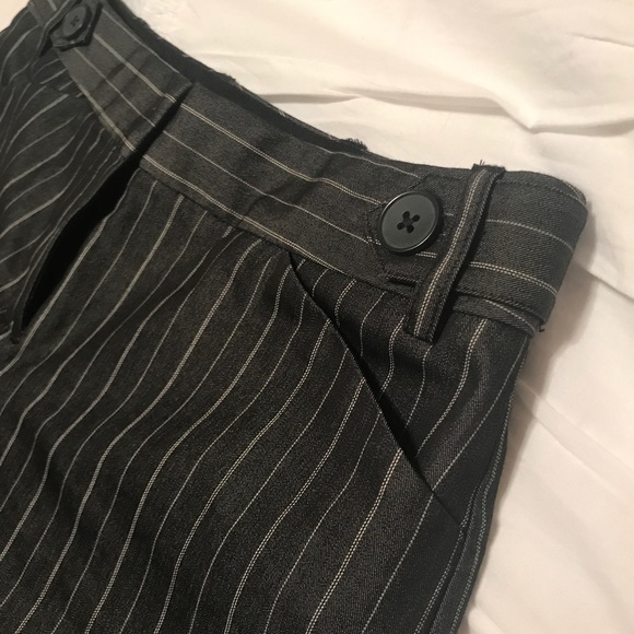 Express Editor Capri Striped Pants 👖 - Picture 3 of 6