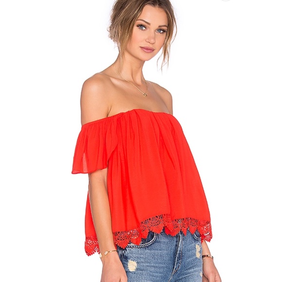 Lovers + Friends Tops - 🆕 Lovers + Friends Off the Shoulder Top