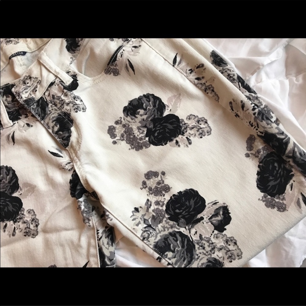 American Eagle Black and White Floral Jeans