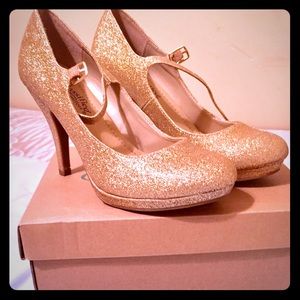 Sparkly gold heels