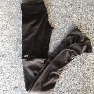 Size small ALO Yoga Goddess Legging black/grey