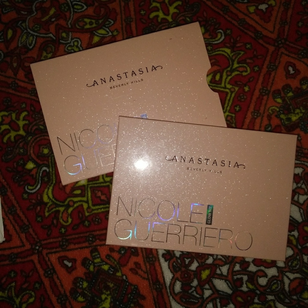 Anastasia Beverly Hills X Nicole Guerrero Glow kit